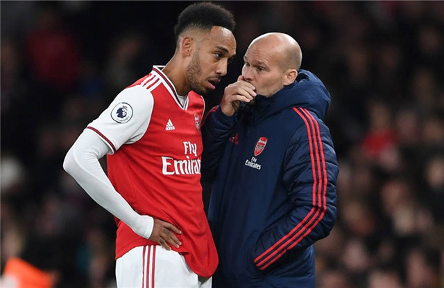  切尔西新帅首秀失利，布莱顿爆冷登顶积分榜  