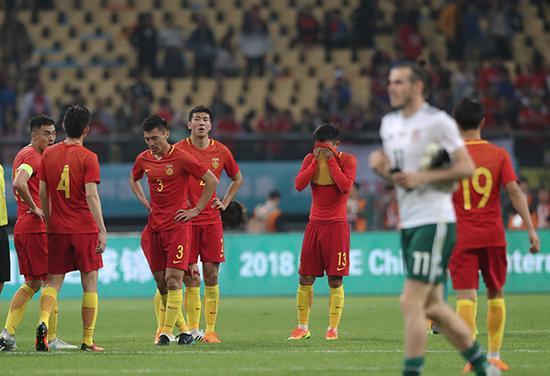  沃尔夫斯堡中场失控，主场惨败给升班马